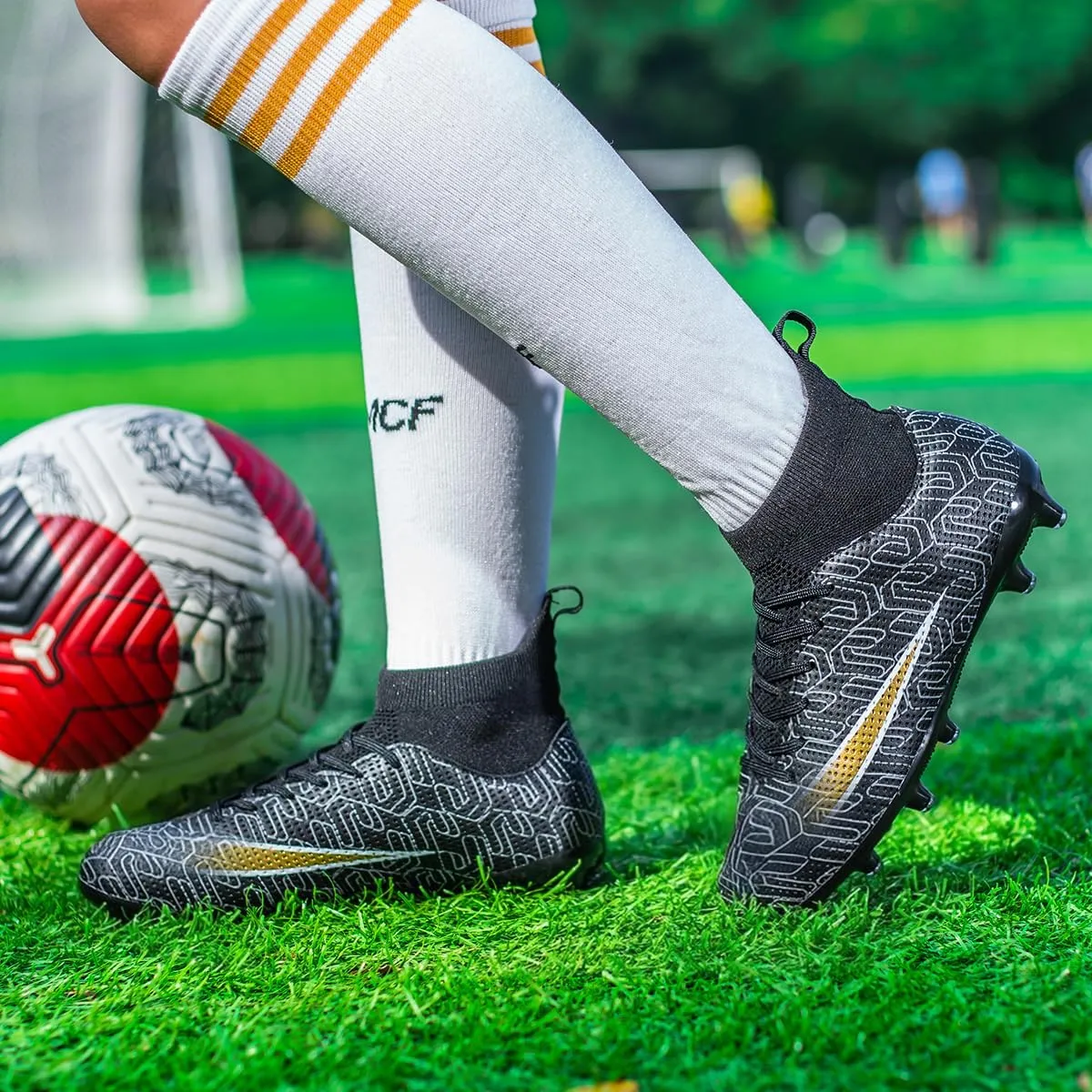 Kids Soccer Cleats Lightweight Training Football Cleats Professional Athletic Outdoor Boys' and Girls' Soccer Shoes